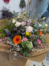 Load image into Gallery viewer, Florists Choice Fresh Bouquet