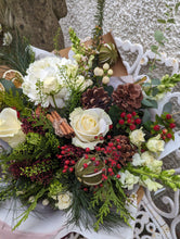 Load image into Gallery viewer, Christmas Elegance Luxury Large Fresh Bouquet