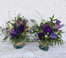 Load image into Gallery viewer, Fresh Seasonal Small Grave Posy