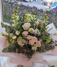 Load image into Gallery viewer, Luxury Seasonal Bouquet