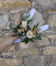 Load image into Gallery viewer, Wrist Corsage