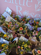 Load image into Gallery viewer, Florists Choice Fresh Bouquet