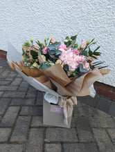Load image into Gallery viewer, Luxury Seasonal Bouquet
