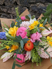 Load image into Gallery viewer, Spring Cheer Mother&#39;s Day Bouquet

