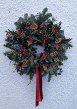 Load image into Gallery viewer, &#39;Traditional Charm&#39; Luxury Fresh Christmas Wreath
