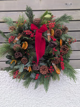 Load image into Gallery viewer, 'Traditional Charm' Luxury Fresh Christmas Wreath
