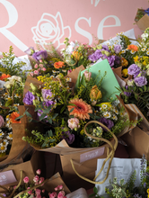 Load image into Gallery viewer, Florists Choice Fresh Bouquet
