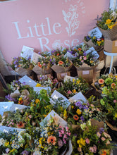 Load image into Gallery viewer, Florists Choice Fresh Bouquet
