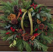 Load image into Gallery viewer, &#39;Traditional Charm&#39; Luxury Fresh Christmas Wreath
